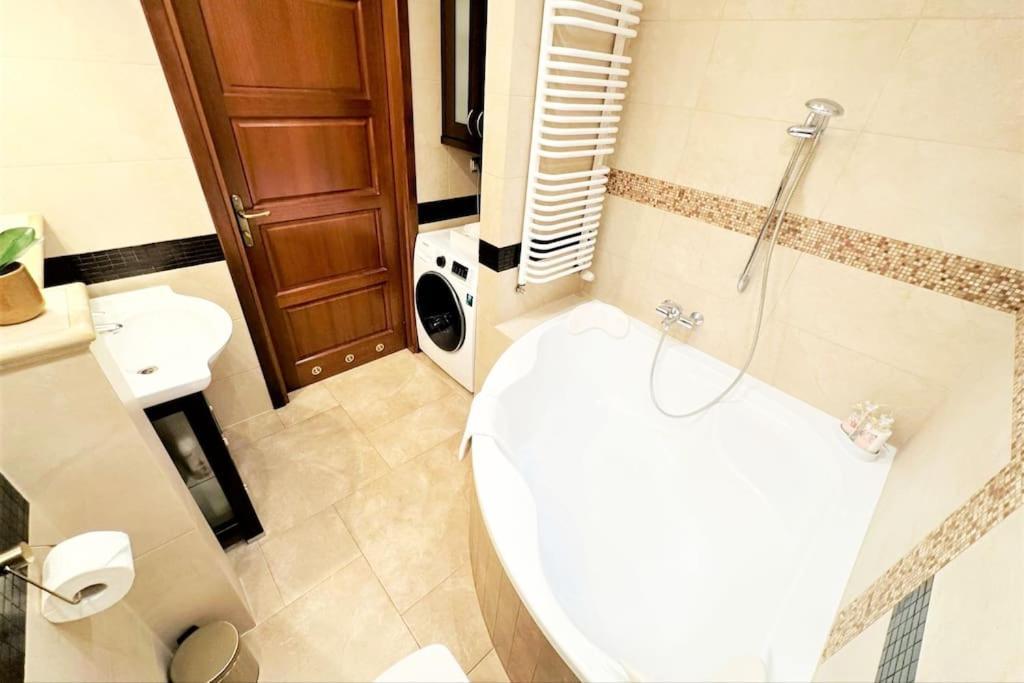 קרקוב Exclusive Penthouse Near Citycenter 120M2 +Netflix מראה חיצוני תמונה