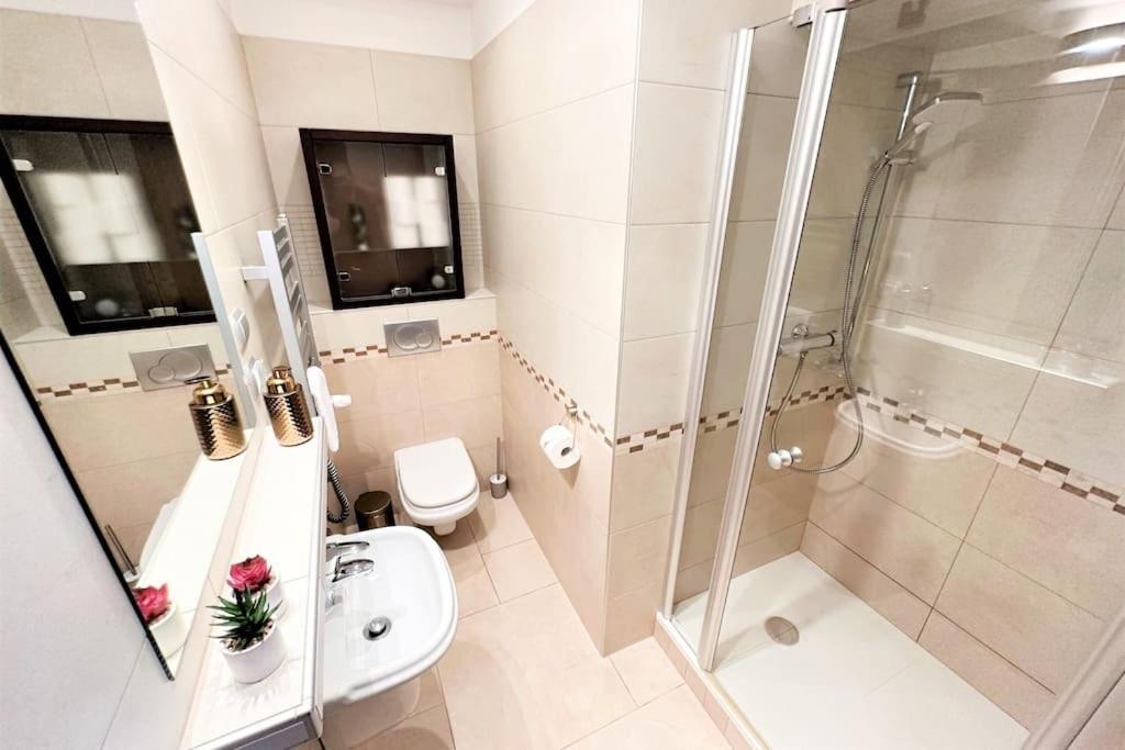 קרקוב Exclusive Penthouse Near Citycenter 120M2 +Netflix מראה חיצוני תמונה
