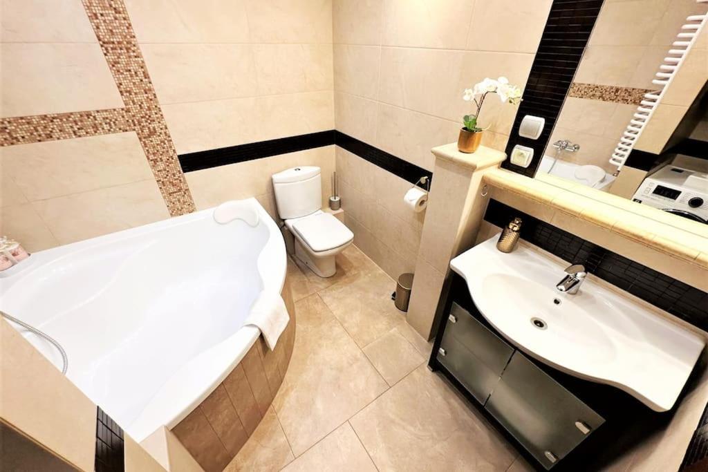 קרקוב Exclusive Penthouse Near Citycenter 120M2 +Netflix מראה חיצוני תמונה